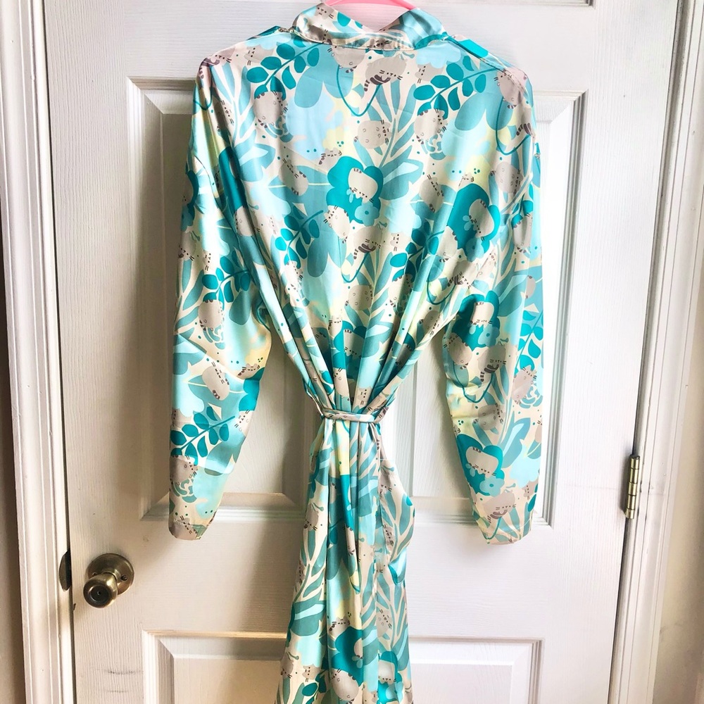 Pusheen Silk Robe - Picture 8 of 9